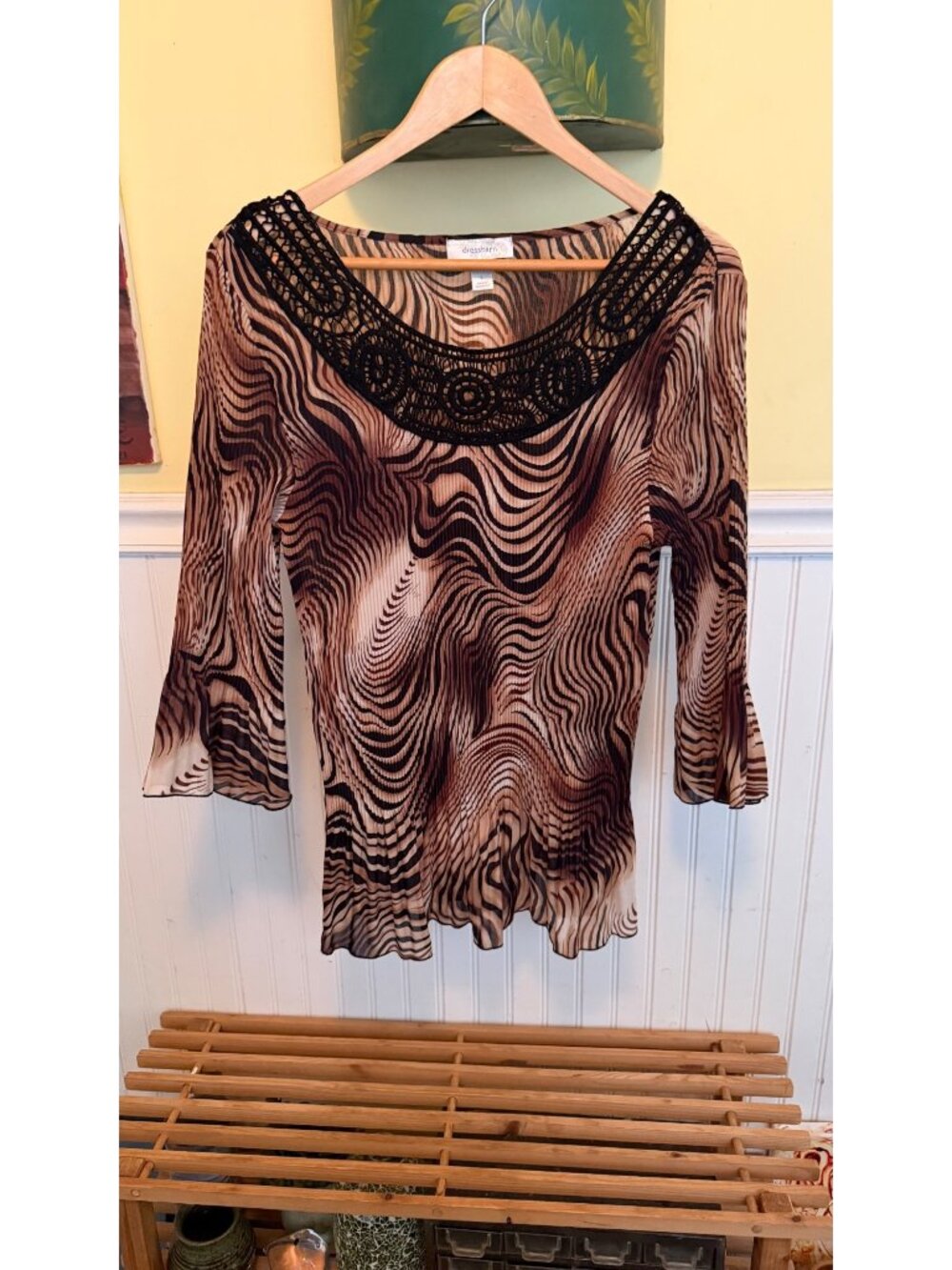 Dressbarn Womens Animal Print Top With Crochet Neckline 3/4 Sleeves Size L Polye
